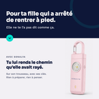 Pour ta fille qui a arrêté de rentrer à pied : tu lui rends le chemin qu'elle avait rayé. Porte-clés alarme SONALYA rose, sur son trousseau, avec ses clés.
